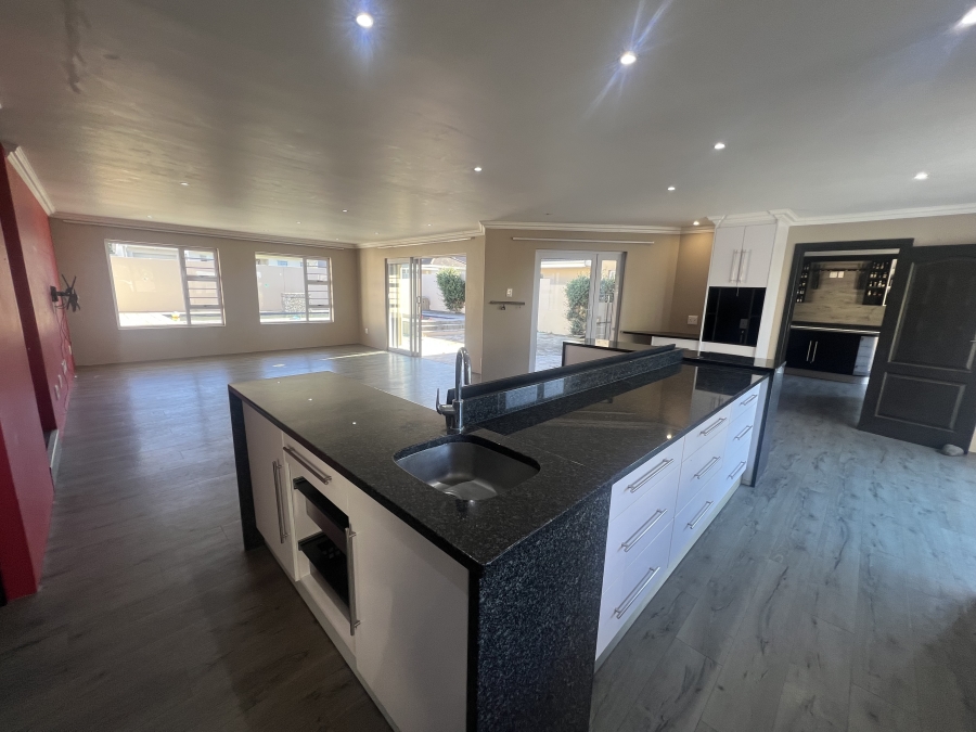 4 Bedroom Property for Sale in Beacon Bay Eastern Cape